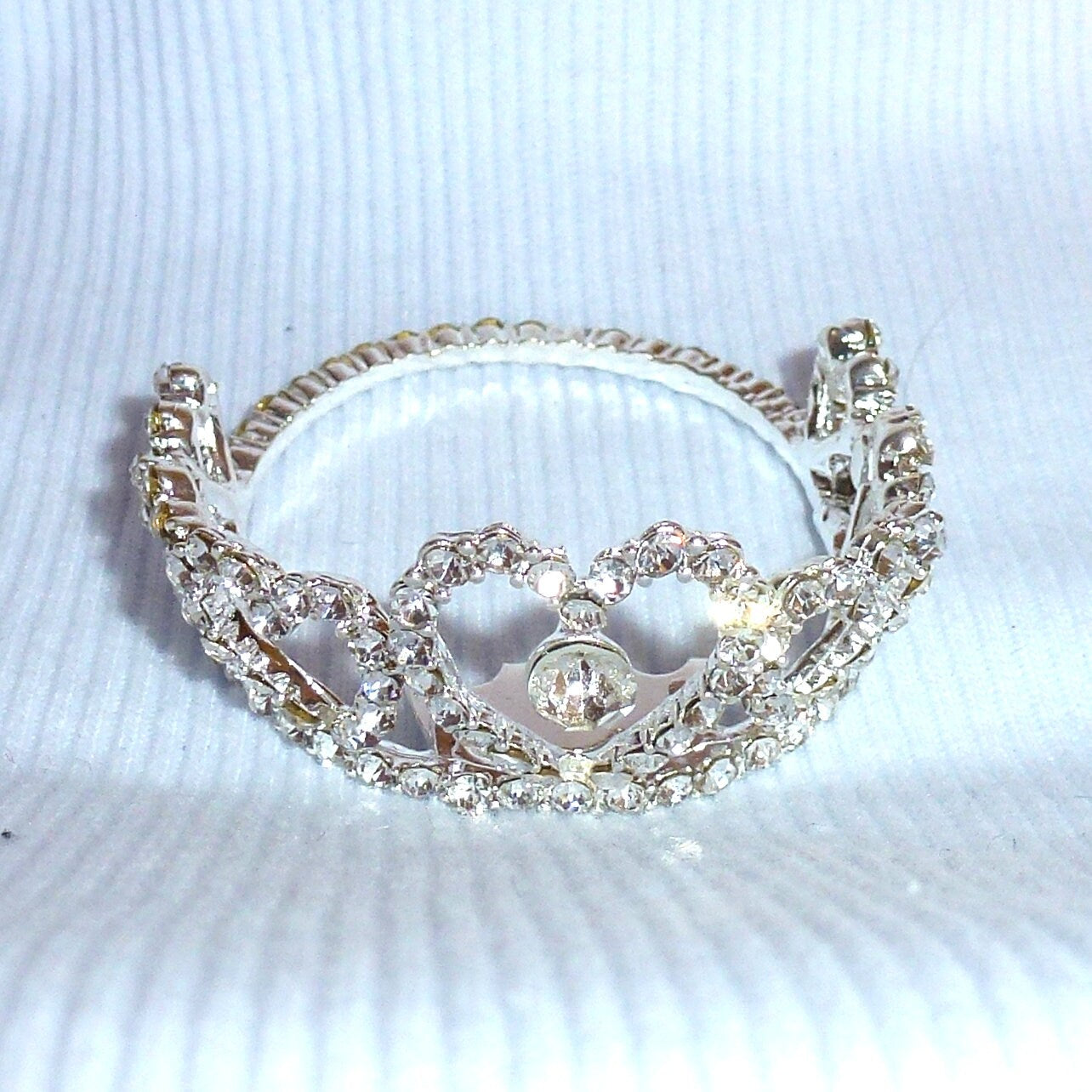 Puppy Bows ~ ADORABLE 3D silver full round tiara for dogs pet hair crown beauty pageant barrette (heart)
