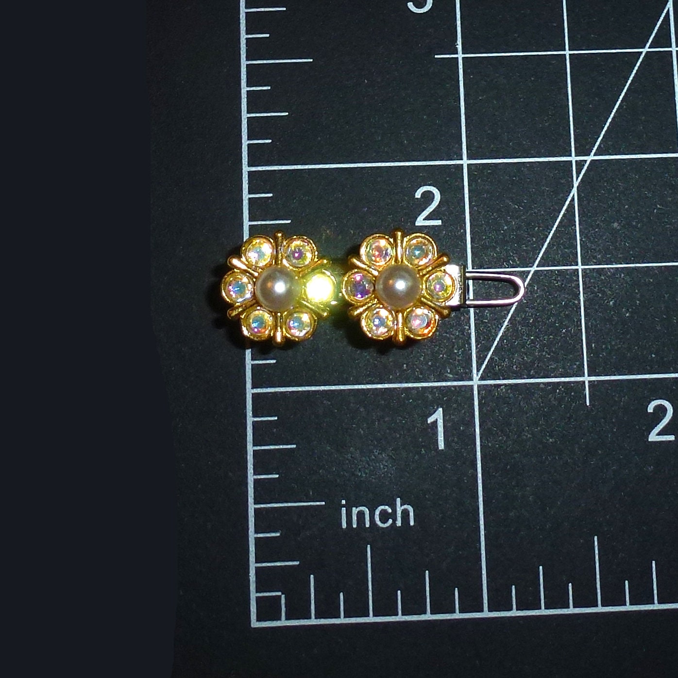 Puppy Dog Bows ~ Tiny rhinestone daisy pearls flower plastic puppy clips pet hair bow barrettes (fb468K)