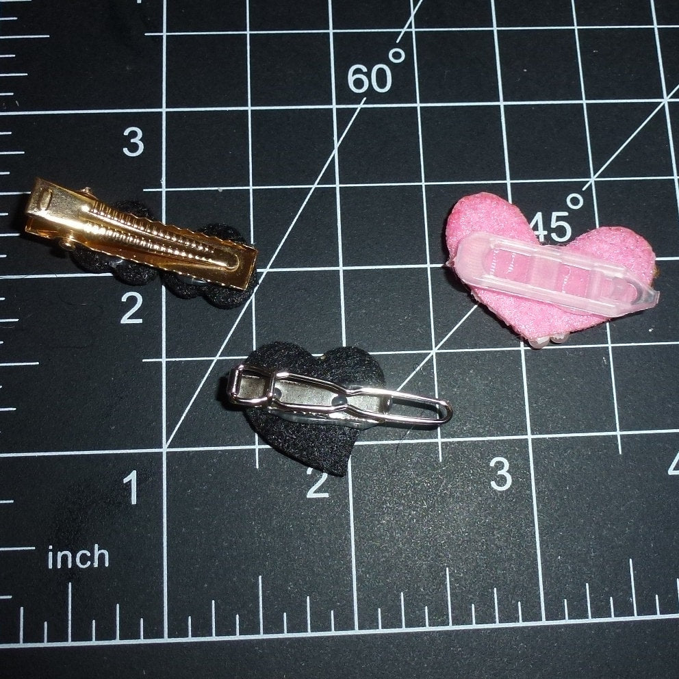 Puppy Bows ~ rhinestone colored hearts small under 1" pet hair bow - (fb403)