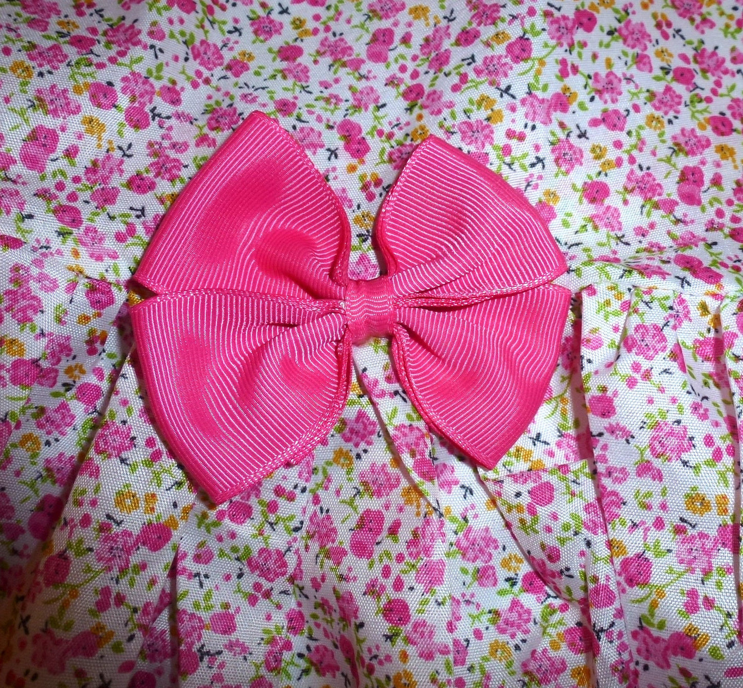 Pink daisy dog dress size XL 22" chest with matching hair bows (P10A)