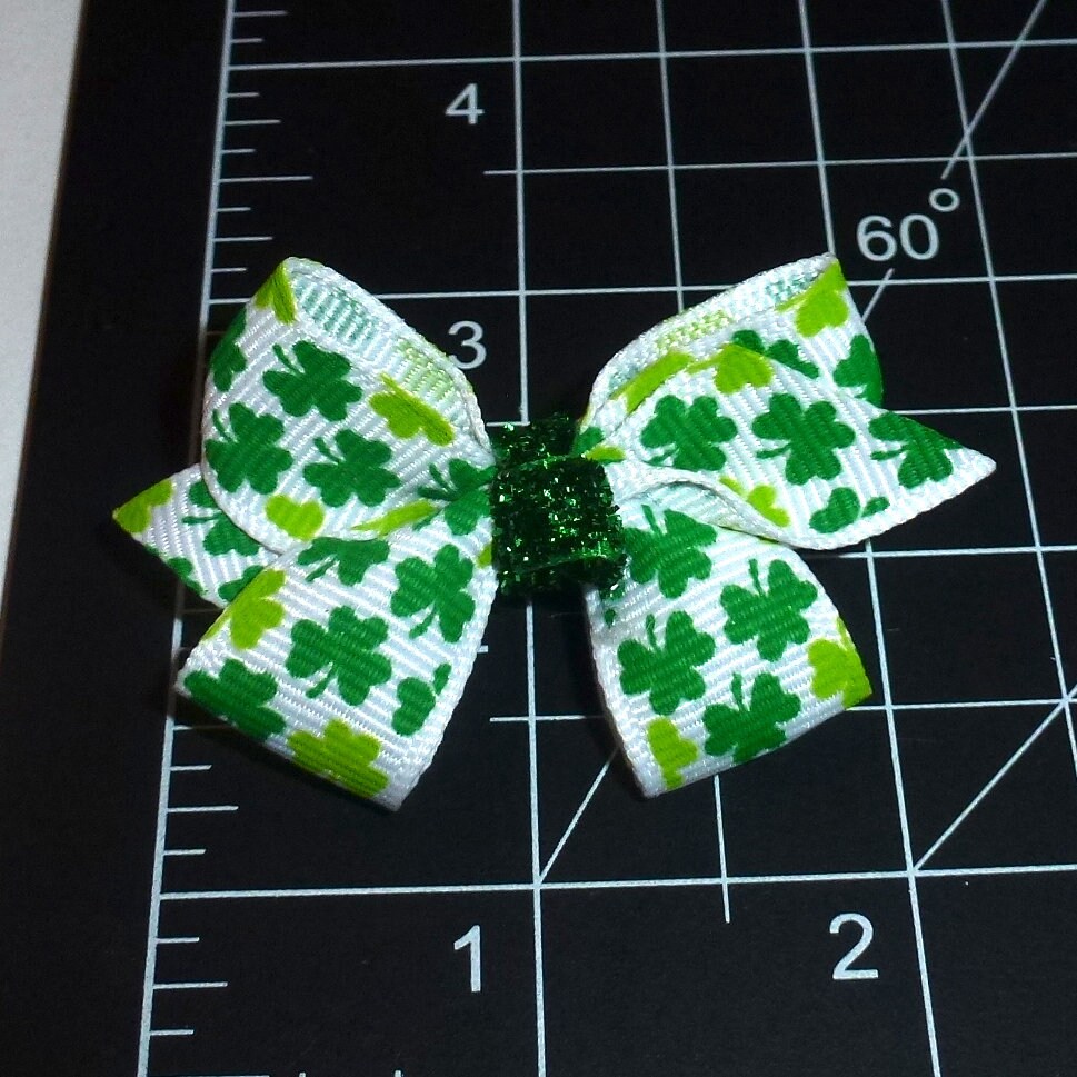 St. Patrick's day ribbon green clover  clip pet hair dog bow (fb100D)