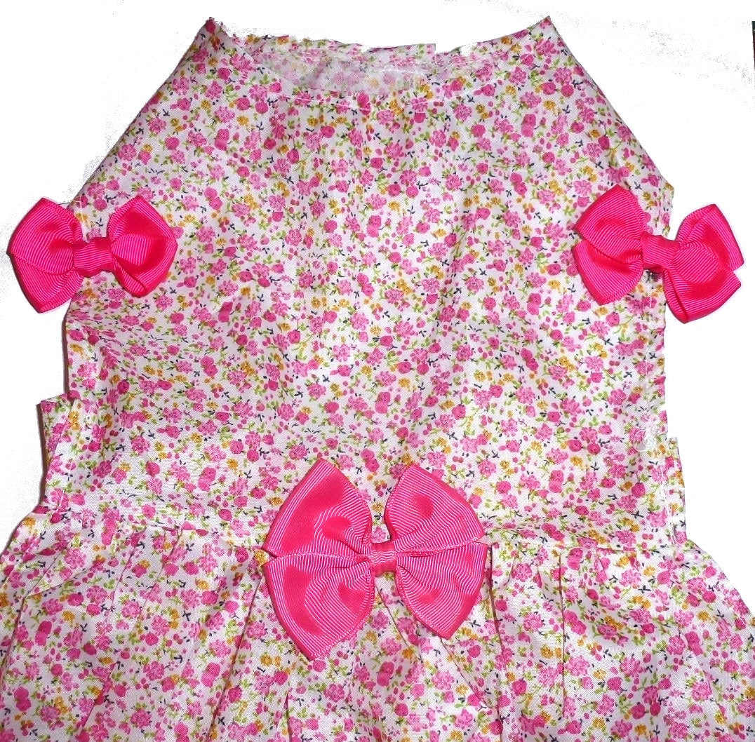 Pink daisy dog  dress size XL 22" chest with matching hair bows (P10A)