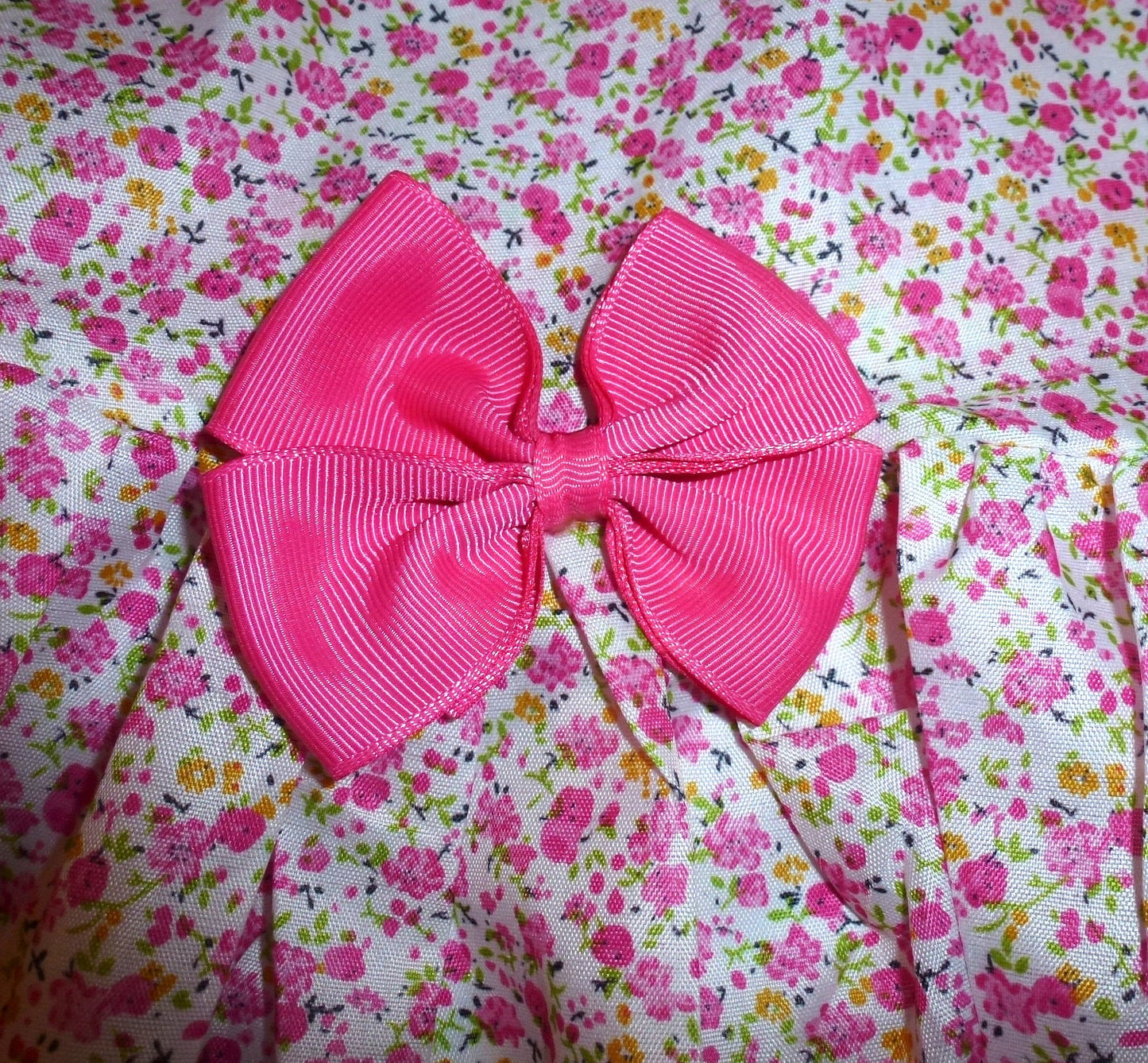 Pink daisy dog  dress size XL 22" chest with matching hair bows (P10A)