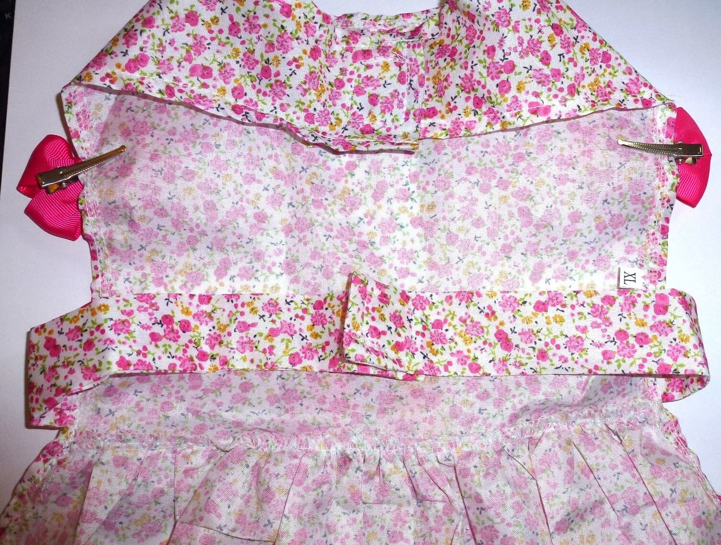 Pink daisy dog  dress size XL 22" chest with matching hair bows (P10A)